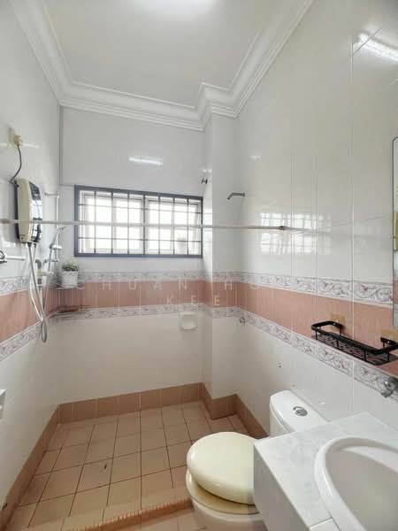 Rumah Teres 2 Tingkat untuk Dijual di Johor Bahru (Johor) - Chuan Hong Kee - Bathroom - PropertyGuru.com.my