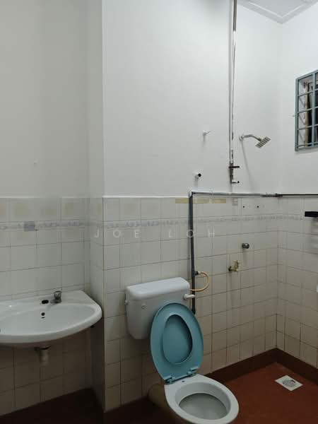 Rumah Teres 2 Tingkat untuk Disewa di Permas Jaya (Johor) - Joe Loh - Bathroom - PropertyGuru.com.my