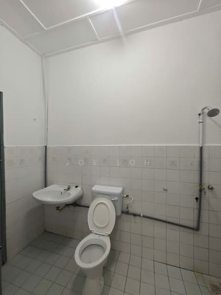 Rumah Teres 2 Tingkat untuk Disewa di Permas Jaya (Johor) - Joe Loh - Bathroom - PropertyGuru.com.my