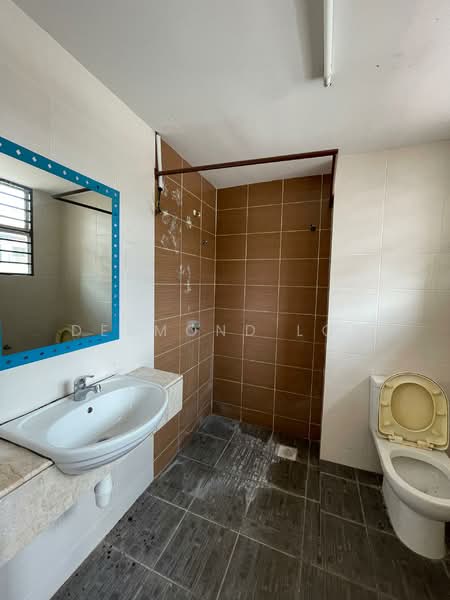 3-storey Terraced House for Rent in Ampang (Selangor) - Desmond Low - Bathroom - PropertyGuru.com.my