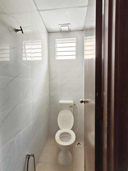 Shop for Sale in Bukit Jelutong (Shah Alam) - Jenny Harjit - Bathroom - PropertyGuru.com.my