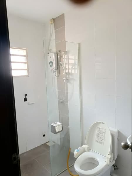 Semi-Detached House for Sale in Sungai Buloh (Selangor) - YY Wong - Bathroom - PropertyGuru.com.my