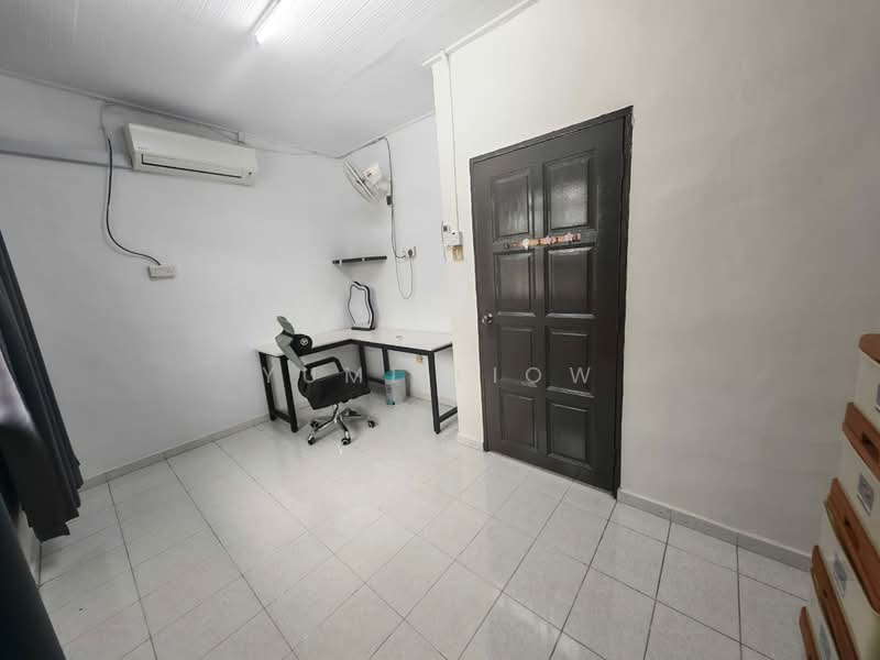2-storey Terraced House for Rent in Taman Johor Jaya (Johor Bahru) - Yumi Liow - Study - PropertyGuru.com.my