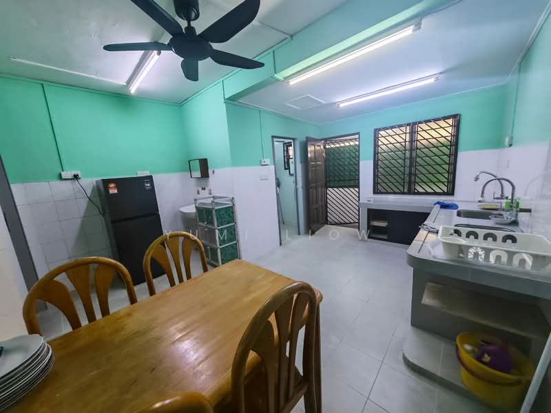 2-storey Terraced House for Rent in Taman Johor Jaya (Johor Bahru) - Yumi Liow - Kitchen - PropertyGuru.com.my