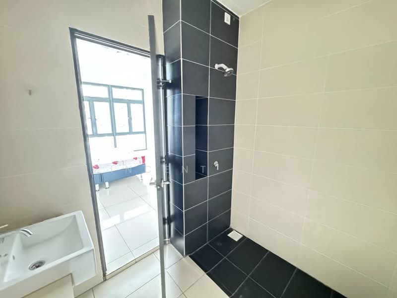 Servis Apartment untuk Dijual di 8Scape Residence @ Sutera - Vincent Gian - Bathroom - PropertyGuru.com.my