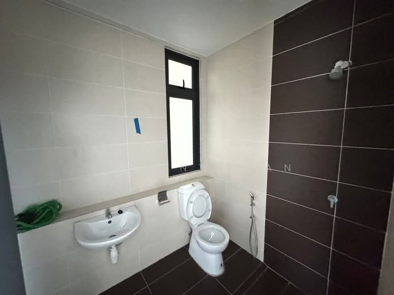Servis Apartment untuk Dijual di 8Scape Residence @ Sutera - Vincent Gian - Bathroom - PropertyGuru.com.my