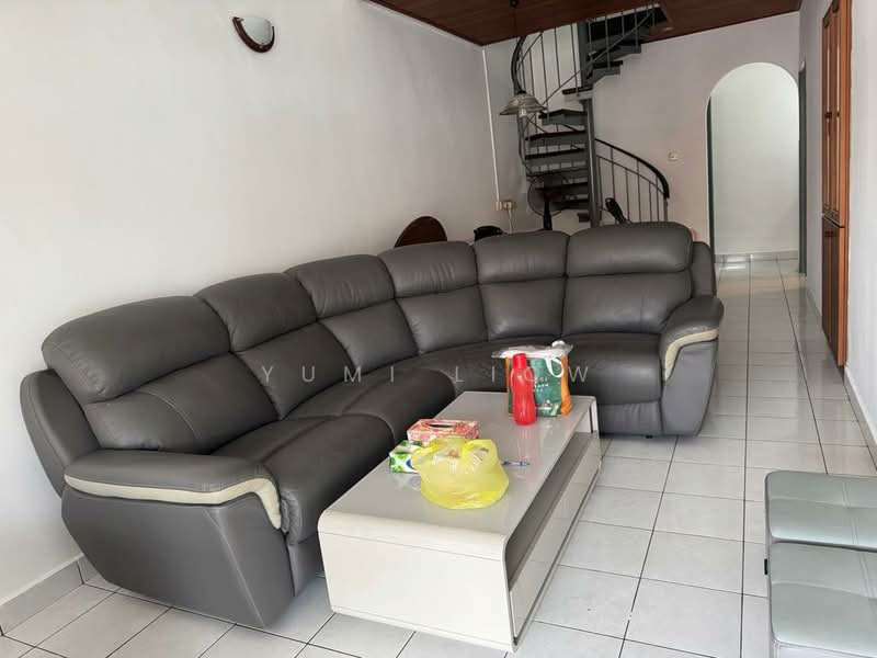 Rumah Teres 1.5 Tingkat untuk Disewa di Taman Molek (Johor Bahru) - Yumi Liow - Living Room - PropertyGuru.com.my