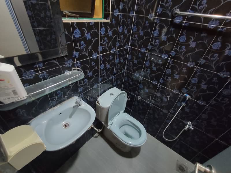 Pangsapuri untuk Disewa di Prima Bayu Apartment - Jenny Harjit - Bathroom - PropertyGuru.com.my