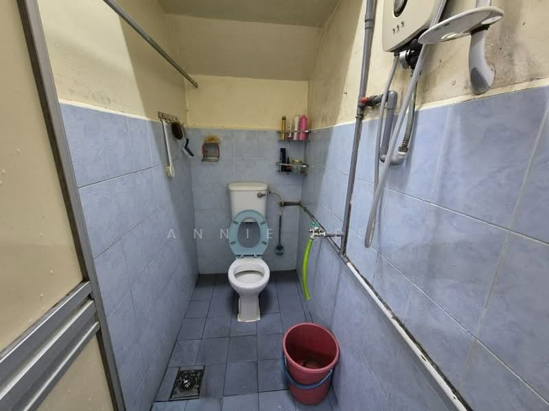 2-storey Terraced House for Sale in Taman Johor Jaya (Johor Bahru) - Annie Tee - Bathroom - PropertyGuru.com.my