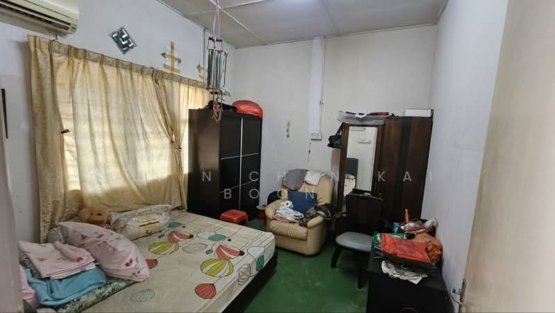 1.5-storey Terraced House for Sale in Kampung Tujuh (Melaka City) - Alvin Chan Kai Boon - Bedroom - PropertyGuru.com.my