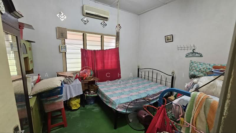 1.5-storey Terraced House for Sale in Kampung Tujuh (Melaka City) - Alvin Chan Kai Boon - Bedroom - PropertyGuru.com.my