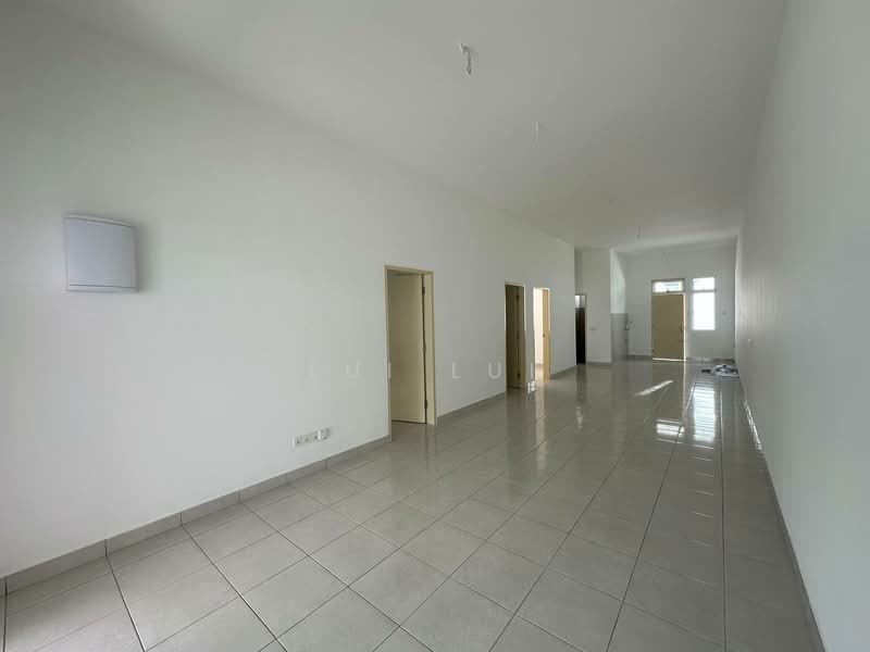 1-storey Terraced House for Sale in Bandar Putra (Kulai) - Lui Lui - Living Room - PropertyGuru.com.my
