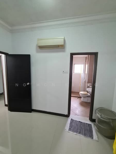 Pangsapuri untuk Dijual di Desa Idaman Residences - Ng Hon Keong - Bathroom - PropertyGuru.com.my