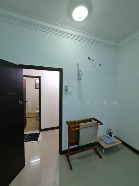 Pangsapuri untuk Dijual di Desa Idaman Residences - Ng Hon Keong - Bathroom - PropertyGuru.com.my