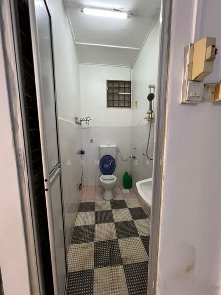 Rumah Teres 1 Tingkat untuk Disewa di Taman Putri Kulai (Kulai) - Danny See - Bathroom - PropertyGuru.com.my