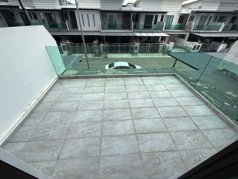 2-storey Terraced House for Sale in Taman Bestari Indah (Ulu Tiram) - Nico Chong - Balcony - PropertyGuru.com.my