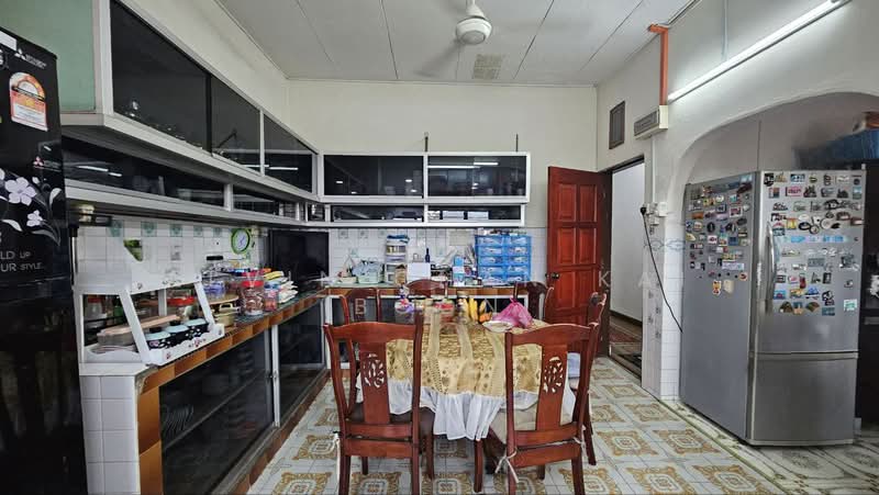 Semi-Detached House for Sale in Ayer Keroh (Melaka) - Alvin Chan Kai Boon - Kitchen - PropertyGuru.com.my