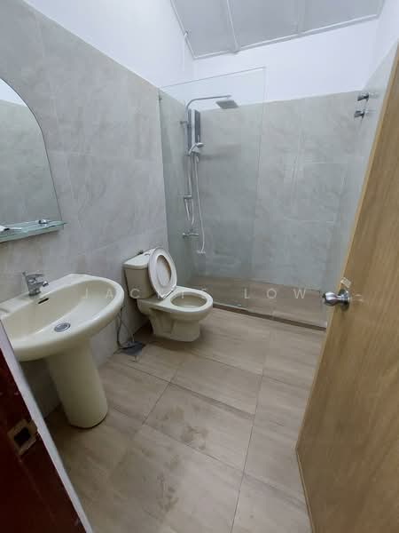 Rumah Teres 2 Tingkat untuk Dijual di SS15 (Subang Jaya) - Jackie Low - Bathroom - PropertyGuru.com.my
