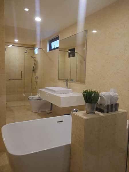 Servis Apartment untuk Disewa di Jazz Residences - Vincent Tan - Bathroom - PropertyGuru.com.my