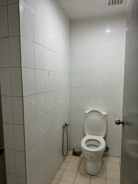 Servis Apartment untuk Disewa di Domain 2 @ NeoCyber - Candy Tan - Bathroom - PropertyGuru.com.my