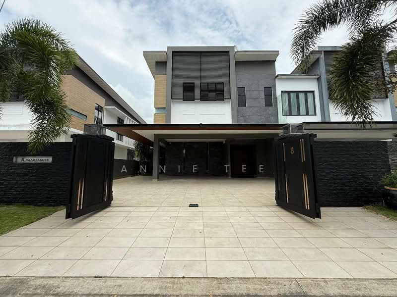Cluster House for Sale in Taman Gaya (Ulu Tiram) - Annie Tee - Exterior - PropertyGuru.com.my