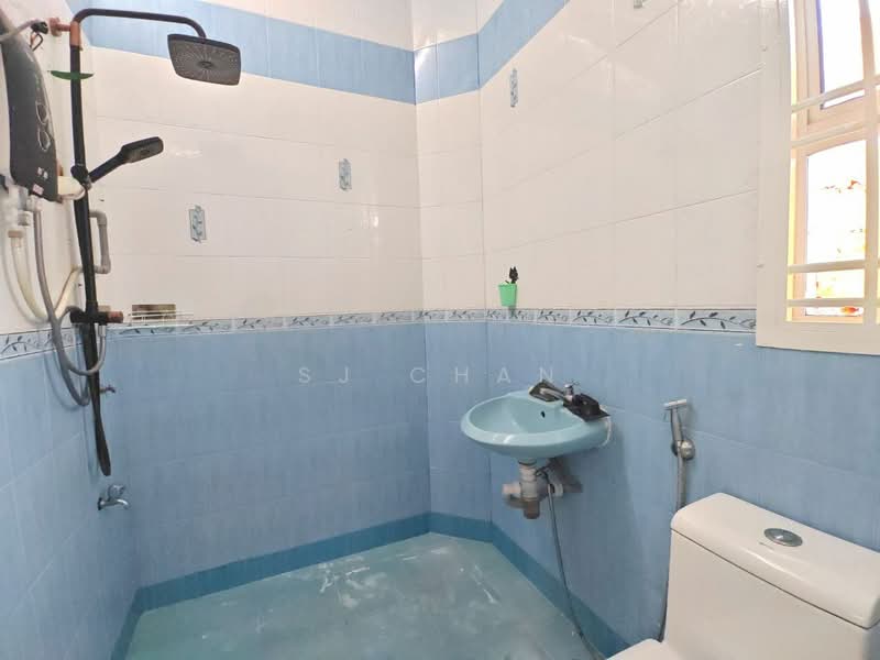 2-storey Terraced House for Rent in Taman Johor Jaya (Johor Bahru) - SJ CHAN - Bathroom - PropertyGuru.com.my