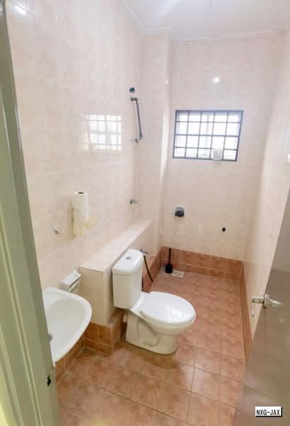 2-storey Terraced House for Sale in Bandar Bukit Tinggi 2 (Klang) - Tom Lee - Bathroom - PropertyGuru.com.my