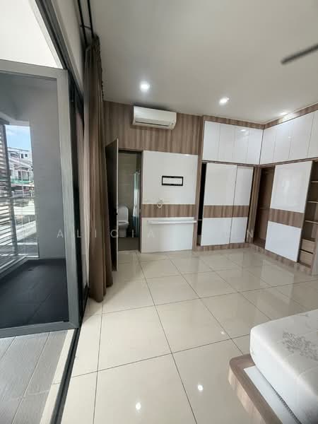 Rumah Teres 2 Tingkat untuk Disewa di Taman Mount Austin (Tebrau) - Alicia Voon - Bedroom - PropertyGuru.com.my