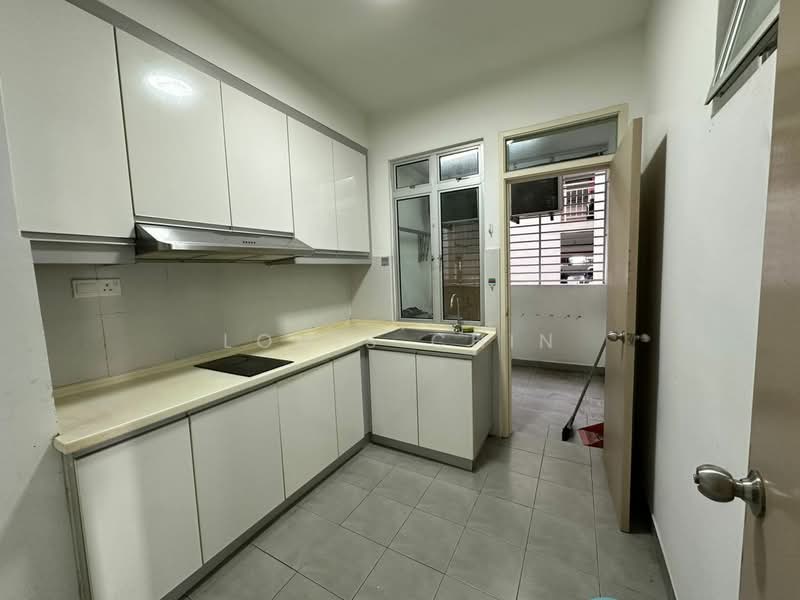 Apartment for Rent at Austin Suites (Permata Austin) - Louis Chin - Kitchen - PropertyGuru.com.my