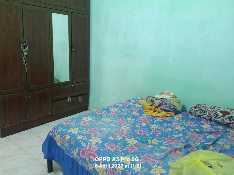 1-storey Terraced House for Sale in Taman Seri Timah (Seri Kembangan) - Bryan Cho - Bedroom - PropertyGuru.com.my