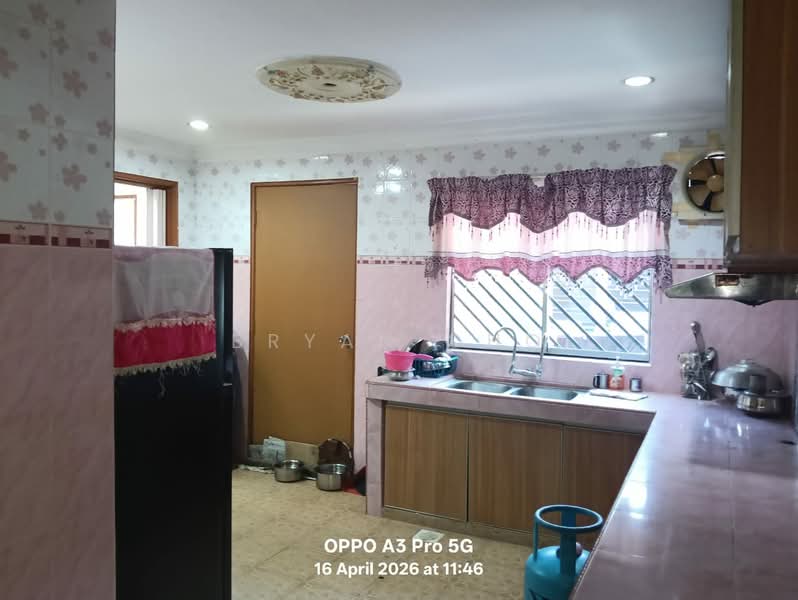 1-storey Terraced House for Sale in Taman Seri Timah (Seri Kembangan) - Bryan Cho - Kitchen - PropertyGuru.com.my