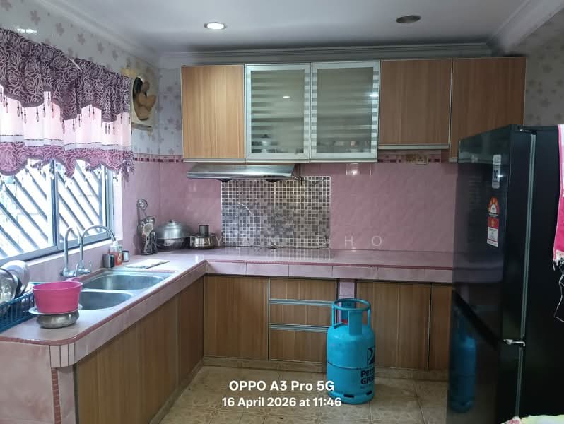 1-storey Terraced House for Sale in Taman Seri Timah (Seri Kembangan) - Bryan Cho - Kitchen - PropertyGuru.com.my