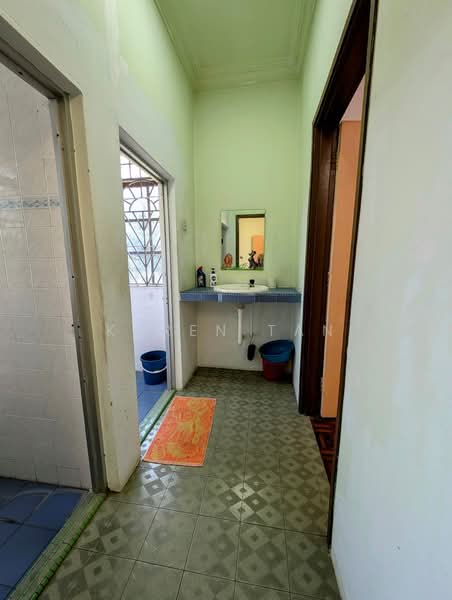 Semi-Detached House for Sale in Taman Mayfair (Ipoh) - Karen Tan - Bathroom - PropertyGuru.com.my