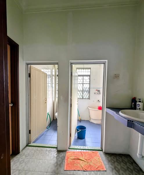 Semi-Detached House for Sale in Taman Mayfair (Ipoh) - Karen Tan - Bathroom - PropertyGuru.com.my