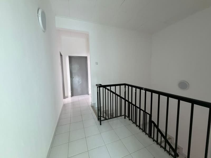 2-storey Terraced House for Sale in Taman Mount Austin (Tebrau) - Alfred Pee - Corridor - PropertyGuru.com.my