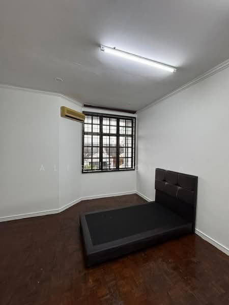 Rumah Teres 2 Tingkat untuk Dijual di Taman Matang Jaya (Kuching) - Alfred Chua - Bedroom - PropertyGuru.com.my