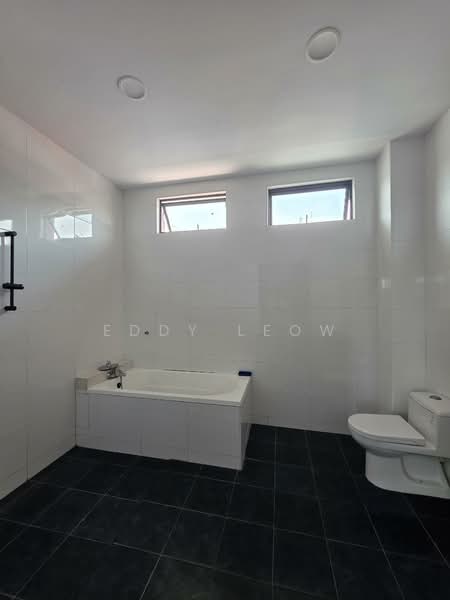 3-storey Terraced House for Sale in Taman Limbongan Indah (Klebang) - Eddy Leow - Bathroom - PropertyGuru.com.my