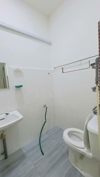 Rumah Teres 1 Tingkat untuk Disewa di Taman Bukit Jaya (Ulu Tiram) - Evelyn Heng - Bathroom - PropertyGuru.com.my