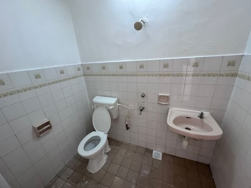 Rumah Teres 1 Tingkat untuk Dijual di Taman Bukit Jaya (Ulu Tiram) - Hong . - Bathroom - PropertyGuru.com.my