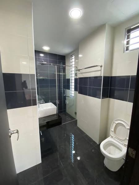 Service Residence for Rent at D'Inspire Residence (Inspira Bestari) - Finn Aw - Bathroom - PropertyGuru.com.my
