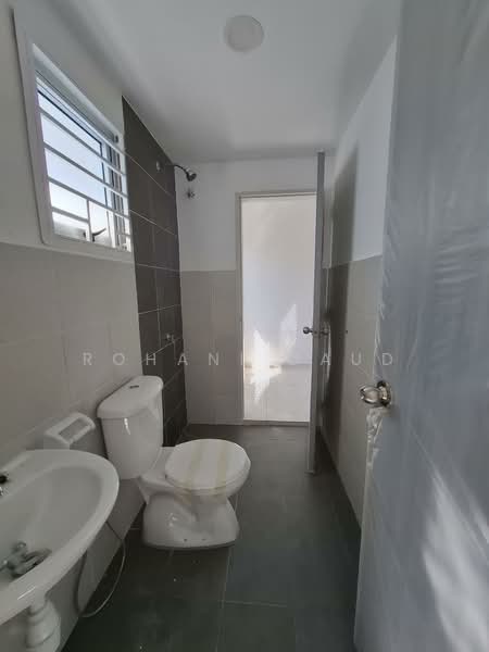 2-storey Terraced House for Rent in Bandar Baru Salak Tinggi (Sepang) - Rohani Daud - Bathroom - PropertyGuru.com.my