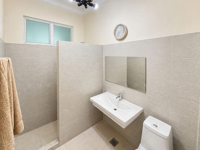 Rumah Banglo untuk Dijual di Seksyen 12 (Shah Alam) - Nor Azdlin Adnan - Bathroom - PropertyGuru.com.my