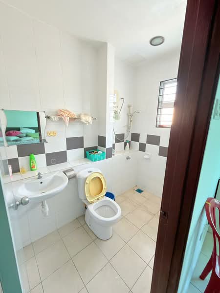 Rumah Teres 2 Tingkat untuk Disewa di Taman Mutiara Indah (Puchong) - Carlos Ng - Bathroom - PropertyGuru.com.my