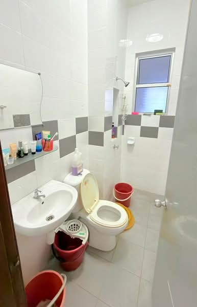 Rumah Teres 2 Tingkat untuk Disewa di Taman Mutiara Indah (Puchong) - Carlos Ng - Bathroom - PropertyGuru.com.my