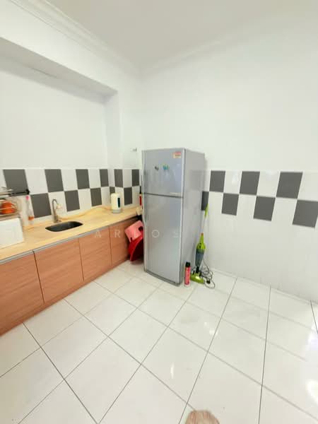 Rumah Teres 2 Tingkat untuk Disewa di Taman Mutiara Indah (Puchong) - Carlos Ng - Kitchen - PropertyGuru.com.my