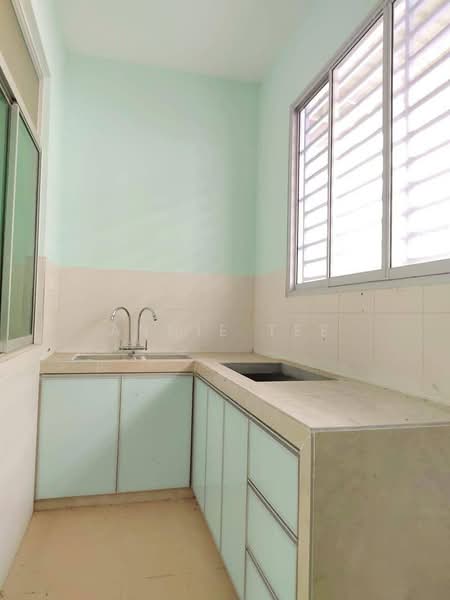 2.5-storey Terraced House for Sale in Bandar Seri Alam (Masai) - Annie Tee - Kitchen - PropertyGuru.com.my