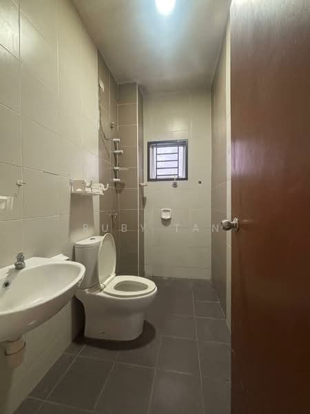 Rumah Teres 2 Tingkat untuk Dijual di Taman Nusantara Prima (Gelang Patah) - Ruby Tan - Bathroom - PropertyGuru.com.my