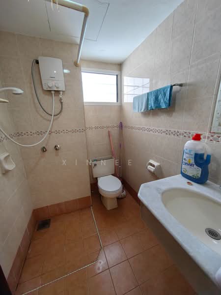 Kondominium untuk Disewa di Gurney Park Condominium - Xinnee . - Bathroom - PropertyGuru.com.my