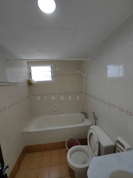 Kondominium untuk Disewa di Gurney Park Condominium - Xinnee . - Bathroom - PropertyGuru.com.my