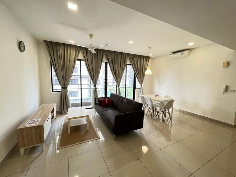 Kediaman Servis untuk Disewa di Utropolis Suites 1 - Wei Kit - Living Room - PropertyGuru.com.my